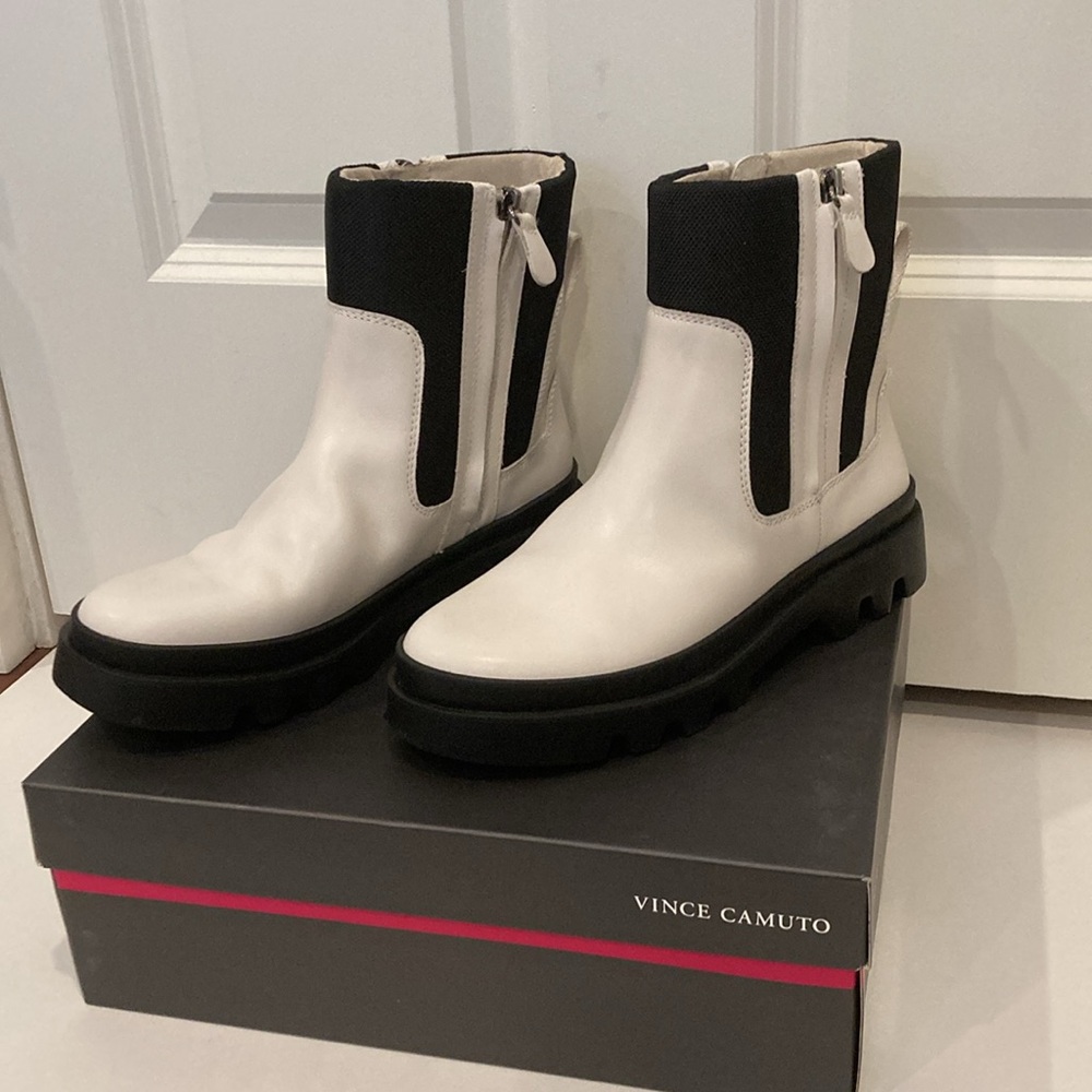 NIB Vince Camuto Kaskona Boots, Size Women’s 8.5,‎ Coconut Cream, Lug sole - Picture 5 of 9